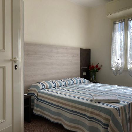 Hotel Verdesolemare Marina di Pietrasanta Ngoại thất bức ảnh