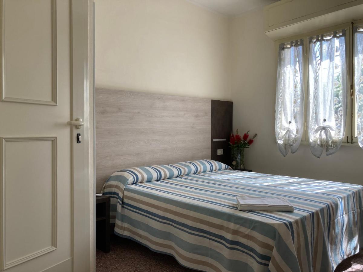 Hotel Verdesolemare Marina di Pietrasanta Ngoại thất bức ảnh