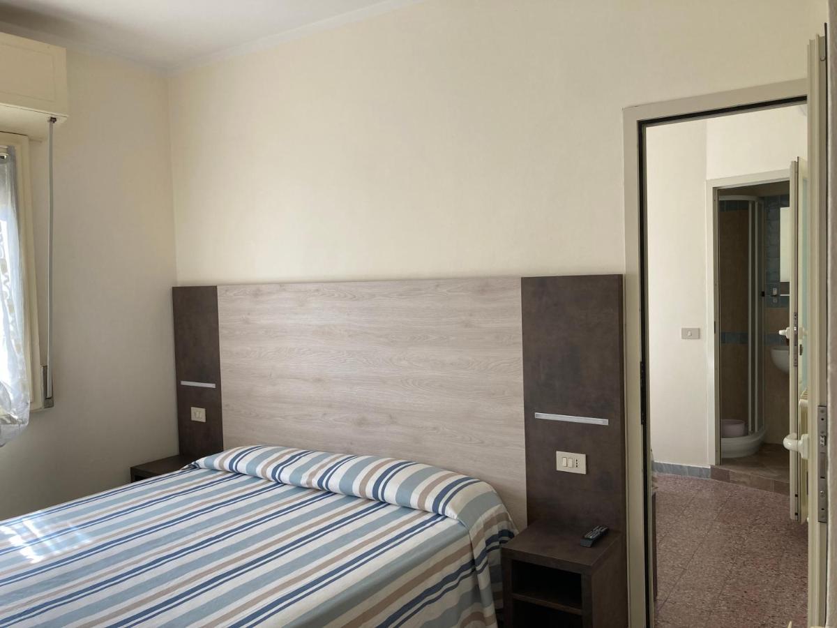 Hotel Verdesolemare Marina di Pietrasanta Ngoại thất bức ảnh