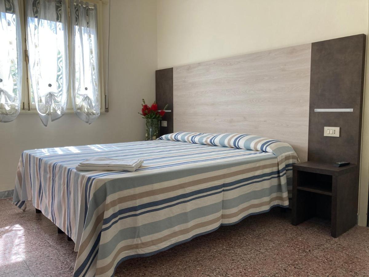 Hotel Verdesolemare Marina di Pietrasanta Ngoại thất bức ảnh