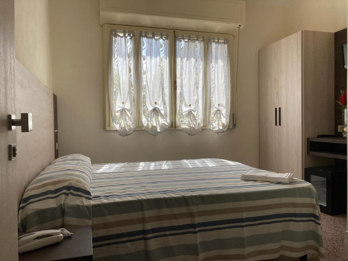 Hotel Verdesolemare Marina di Pietrasanta Ngoại thất bức ảnh