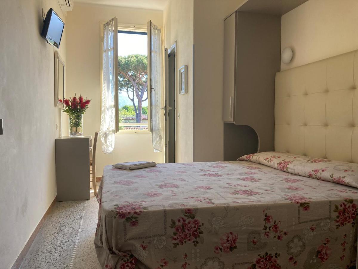 Hotel Verdesolemare Marina di Pietrasanta Ngoại thất bức ảnh