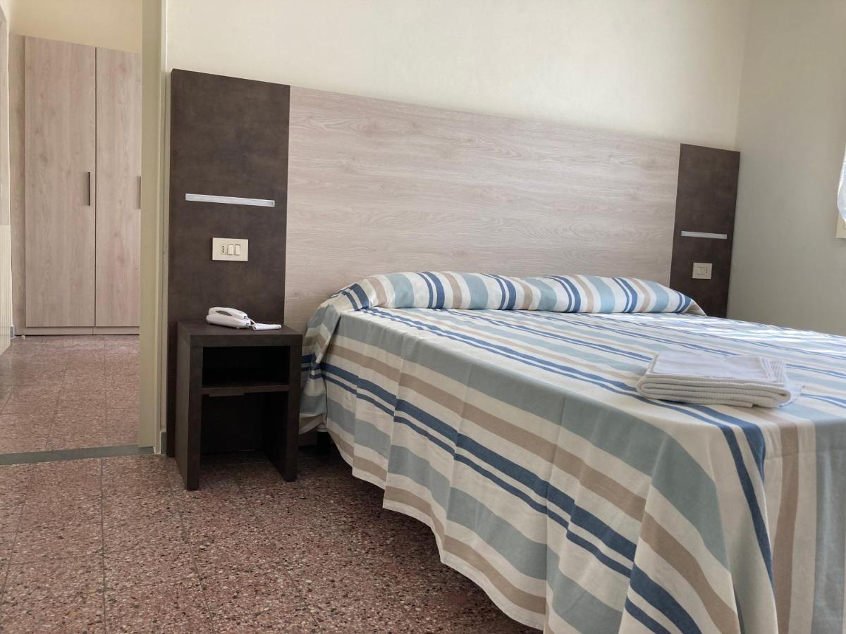 Hotel Verdesolemare Marina di Pietrasanta Ngoại thất bức ảnh