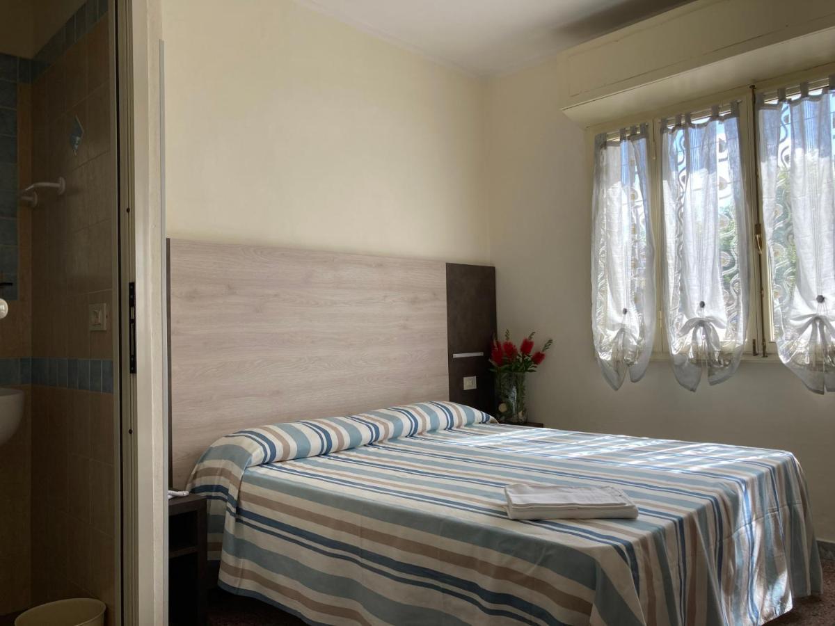 Hotel Verdesolemare Marina di Pietrasanta Ngoại thất bức ảnh